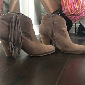 ANKLE BOOTS WITH FRINGE